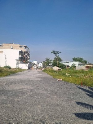 đất chính chủ gủi cần bán gấp thuộc xã đông thạnh huyện hóc môn dt: 5 x 17m giá bán: 3ty850tr