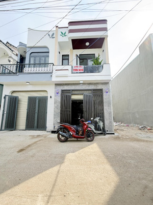 bán nhà hoàn công 1 trệt 1 lầu phường biên hoà. dt: 4,2x19,4=81,6m2. giá: 4tỷ đường xe tải