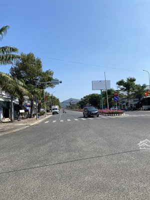 bán đất mặt tiền đường hùng vương trung tâm thị trấn long hải, dt 451,2m2, giá 5,5 tỷ