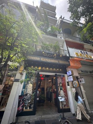 ngang 4,8m, hơn 400m2 sử dụng - trung tâm phường bến nghé - mặt tiền 102 đồng khởi, quận 1.!!