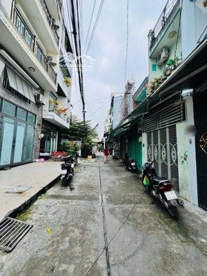 bán dãy trọ dòng tiền gần 30tr/tháng, đối diện đầm sen quận 11. gấp lắm khách ơi