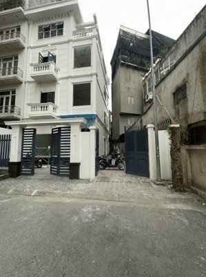 cho thuê biệt thự ngõ 18 phạm hùng ( gần bx mỹ đình) 140m2,4 tầng chia 2 phòng oto đỗ giá 35 tr/th