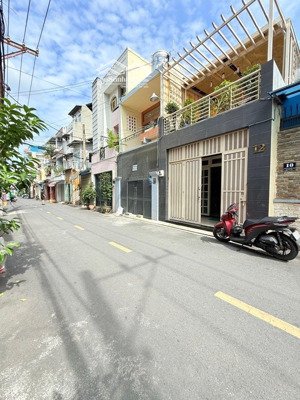 mặt tiền đường.ngang 3.9m, 68m2, 7pn7wc, 5 tầng, sân thượng, sân để xe và lửng. p lý chuẩn. hc đủ