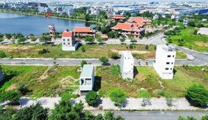 chính chủ bán 1 lô đất có sổ đỏ đường rộng 20m, vỉa hè 8m