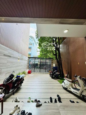 nhà 4 tầng, mặt tiền đ. lê quý đôn - gần biển nha trang - dt: 188m2 giá 34 tỷ