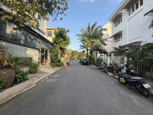 cần bán villa mỹ hào, phú mỹ hưng, 304m2, 110 tỷ lh em: nhân