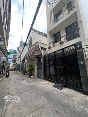 hẻm 6m huỳnh văn bánh chính chủ đang cho thuê nhà 2 tầng cũ tiện xây mới 80m2 nhỉnh 11 tỷ