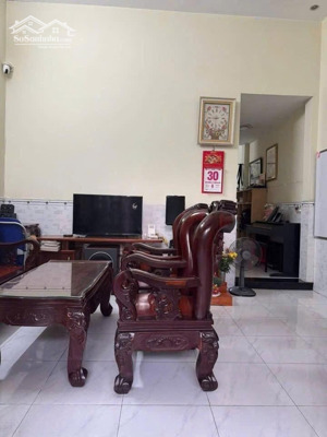 nhà 2 tầng - 75m2 - xe hơi tận nơi - sát phạm văn đồng