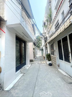 nhà mới 3 tầng sát hxh trần xuân soạn, 5m x 10m, 4pn lớn, nhỉnh 5 tỷ