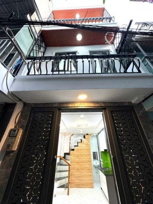 nhà 3 tầng - sổ hồng riêng, nhỉnh 2 tỷ