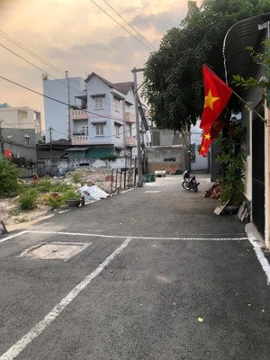 lô đất siêu hiếm dt 4x16m, hẻm ô tô đường đỗ xuân hợp cách metro 500m ga metro bình thái giá 5tỷ tl