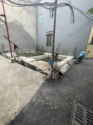 bán đất ngõ 180 tây mỗ 60m2 mặt tiền 7m giá 8.4 tỷ có thương lượng.