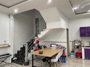 7 triệu/tháng - nhà 2 phòng ngủ 3wc sân rộng rãi hẻm xe hơi trường lưu cách vinhome 10p