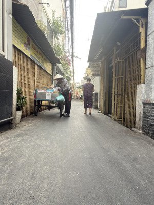 nhà 4 tầng kiên cố 33m2, nhỉnh 4 tỷ hẻm thông thoáng