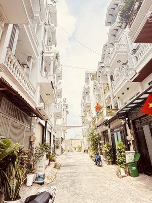 gấp bán giảm 1 tỷ- p.15- bình tân- hẻm xe hơi- 3 tầng- ngang khủng 5m- 95m2- phan huy ích