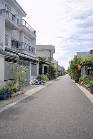 bán nhà 3 tầng - ngang khủng 7.5 m - hẻm ô tô 6m thông - lã xuân oai - q9