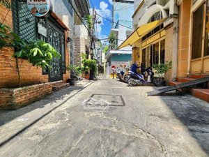 nhà 5 tầng phan đình phùng - cách mt 15m - chỉ 7.99tỷ tl mạnh - mới ở ngay đón tết