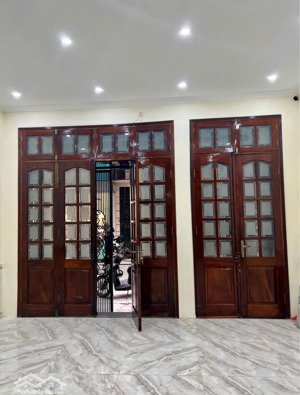 chính chủ cho thuê nhà trung kính, mạc thái tổ, yên hòa. dt 65m2 x 4t, mt 5m.