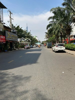 bán nhà gần chợ đo đạc - khu đường trần não - phường bình an quận 2.