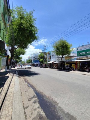 nhà 2 tầng, 2 mặt đường trước sau | đường phước long, ngay chợ bình tân nha trang | 105m2/ 10,5 tỷ