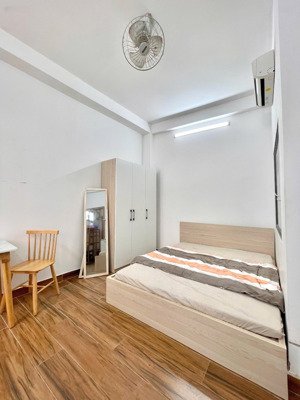 cho thuê căn hộ cửa sổ ngay chợ hoà hưng, gần toà nhà viettel và vòng xoay dân chủ quận 10