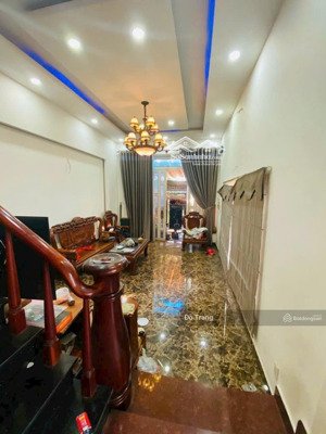 cho thuê nhà 2 mặt tiền đường ngay ngã 4 ga