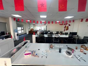 cần cho thuê tầng 2 làm vp dt: 250m2, tại mễ trì, nam từ liêm, lh thùy anh 