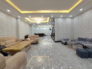 bán nhà nguyễn văn cừ - sát phố - văn phòng 132m2 - 26.5 tỷ