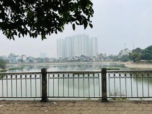 nhà lô góc, mặt phố - mặt hố, siêu thoáng, kinh doanh vỉa hè rộng vô vàn tiện ích xem là mê.