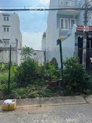 đất mặt tiền khu phong phú 5 đối diện bến xe q8