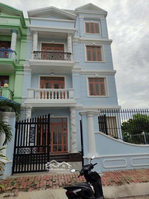 cho thuê biệt thự quận bình tân biệt thự góc 2mt 6pn ngay võ văn kiệt 8x20m ba lầu