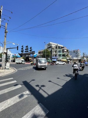 nhà mặt tiền - gần metro - cách mạng tháng tám-ngang 7m - 186m2 - giá 20,8tỷ-lh mr toản