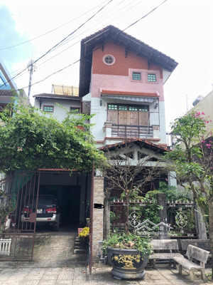 bán nhà riêng diện tích 202m2. nội thất đầy đủ dọn vào ở ngay. khu vực dân trí cao và công viên.