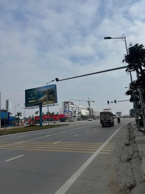 bán nhà phố mặt đường 72m đang cho thuê