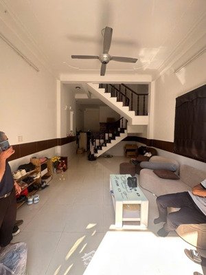 cho thuê nhà 4pn nội thất cơ bản. đường số 18,p8, gò vấp. giá chỉ 12tr/tháng.