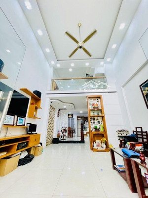 lê đức thọ 5 tầng ngang 4,5m hxh 10m gần sông hơn 8 tỷ