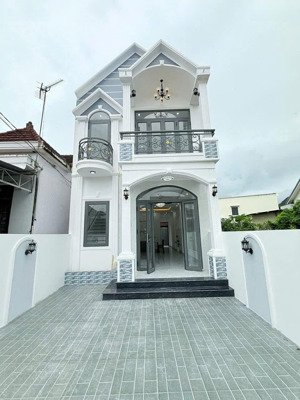 ngân hàng thanh lý nhà chủ gửi bán. nhà 1 trệt 1 lầu mới thiết kế cổ điển. giá 1 tỷ 780 triệu