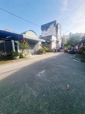 gửi hh 2% . nhà 2 lầu hẻm xe hơi 1,75 tỷ sát mt lê văn lương , 3,5m x 10m pháp lý đồng sở hữu .