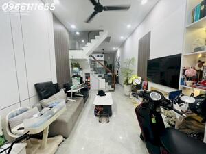 BÁN NHÀ SIÊU PHẨM ĐẸP FULL NỘI THẤT XỊN- NGUYỄN VĂN CỪ- P. CẦU KHO- VÀI BƯỚC CHÂN RA MẶT TIỀN - 3 TẦNG 4PN - 50M2. MT 4