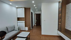 chính chủ cần bán tầng 8 toà v8 the vesta dt :thông thủy là 69m 75m tim tường ,tk 3 ngủ 2vs sđcc