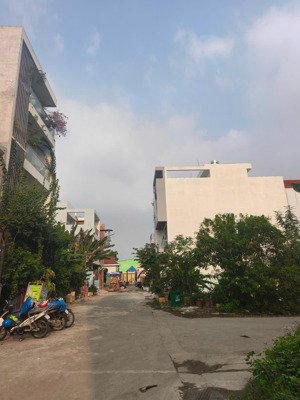 bán đất kdc tân kiên 5,5 x 15m . đường nhựa 8m, sổ hồng riêng, vay ngân hàng được