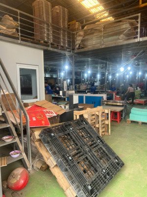 cho thuê kho xưởng 1.200m2 , quốc lộ 1a, bình tân , giá thuê : 85tr/tháng , xe container