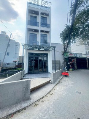 nhà mới 3 tầng dt 4x21 o tô ngủ trong nhà 50 m ra mặt tiền trần thị cờ giá 6,5t