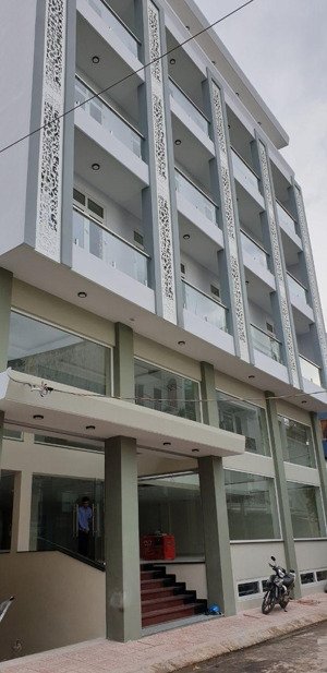 chính chủ cho thuê văn phòng dt 210m2