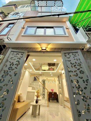 nhà mới lên sóng, nằm hoàn toàn trong khu ẩm thực pxlong 5,680 tỷ bớt lộc. liên hệ: 