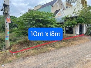 bán đất liền kề cổng chính cảng hàng không quốc tế phù cát, 2,25 tỷ, 180m2, 10m mặt tiền, đường lớn