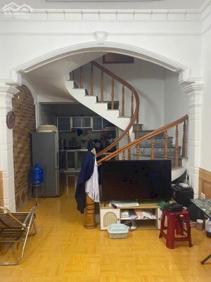 Cho thuê nhà ngõ nông chợ Hàng, Lê Chân . Có điều hòa , nóng lạnh . Gia đình ở lâu dài ok