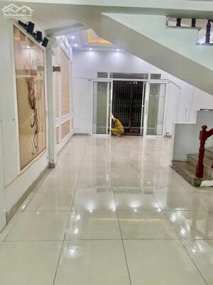 Cho thuê nhà ngõ thông Lạch Tray , Ngô Quyền . Gia đình , sinh viên ở ghép ok