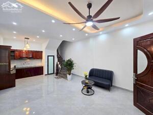 Bán nhà phố Đại La, Hai Bà Trưng 45m2 MT 5m xây 5 tầng, dân xây, lô góc, SĐCC nhỉnh 10 tỷ