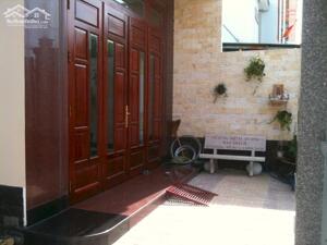 Nhà mặt tiền đường 185 Phường Phước Long B, Tp HCM: 1 trệt 2 lầu. 200m2 giá 19,5ty TL